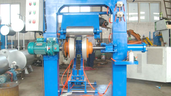 Máquina para recauchutagem de pneus